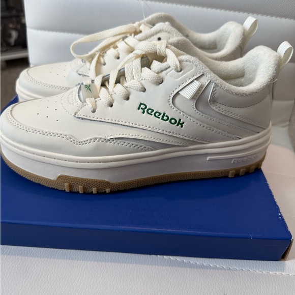 Reebok Classic sneakers size 7 - Picture 3 of 7